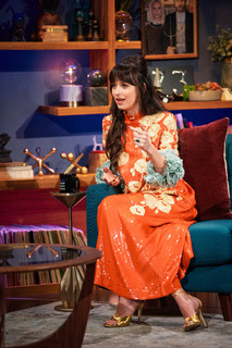 Dakota Johnson feet photo thumbnail