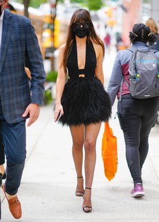 Dakota Johnson feet photo thumbnail