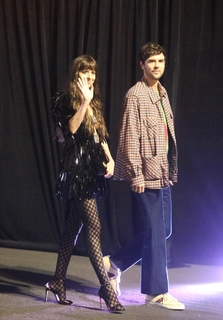 Dakota Johnson feet photo thumbnail