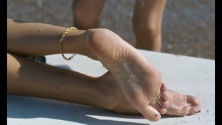 Dakota Johnson feet photo thumbnail