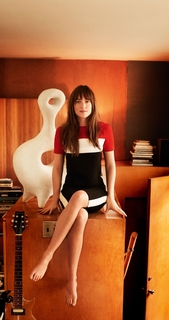 Dakota Johnson feet photo thumbnail