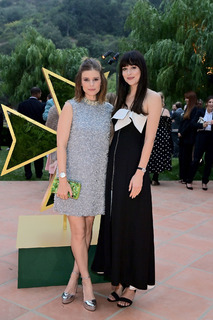 Dakota Johnson feet photo thumbnail