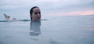 Dakota Johnson feet photo thumbnail