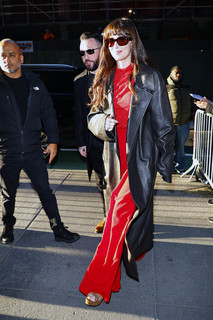 Dakota Johnson feet photo thumbnail