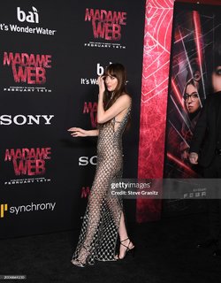 Dakota Johnson feet photo thumbnail