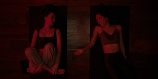 Dakota Johnson feet photo thumbnail