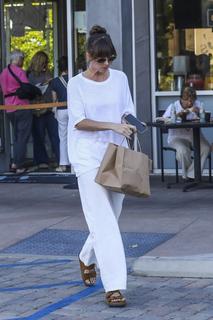 Dakota Johnson feet photo thumbnail