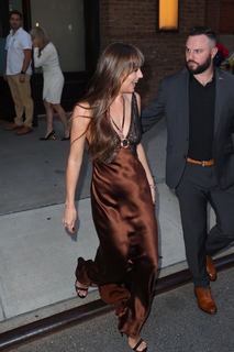Dakota Johnson feet photo thumbnail