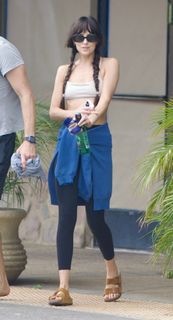 Dakota Johnson feet photo thumbnail