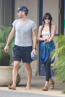 Dakota Johnson feet photo thumbnail