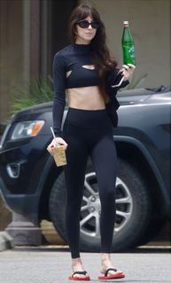 Dakota Johnson feet photo thumbnail
