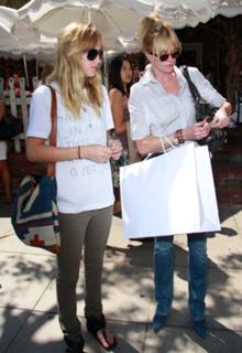 Dakota Johnson feet photo thumbnail