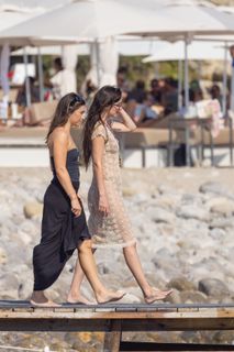 Dakota Johnson feet photo thumbnail