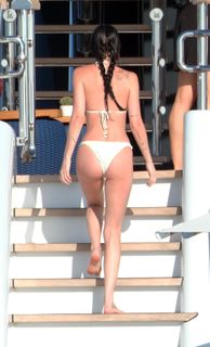 Dakota Johnson feet photo thumbnail