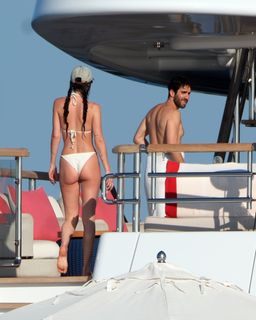 Dakota Johnson feet photo thumbnail