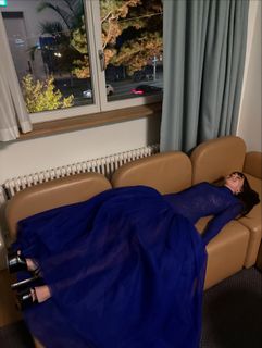 Dakota Johnson feet photo thumbnail