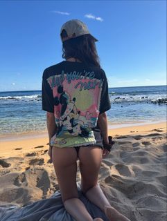 Dakota Johnson feet photo thumbnail