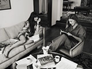 Dakota Johnson feet photo thumbnail