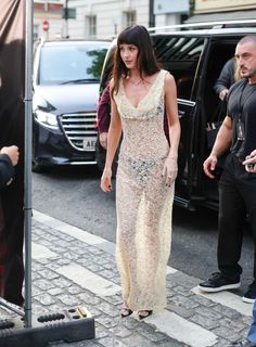 Dakota Johnson feet photo 3