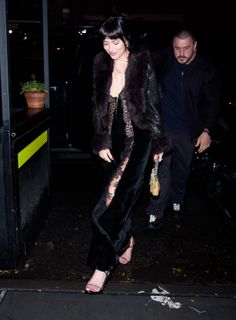 Dakota Johnson feet photo 5