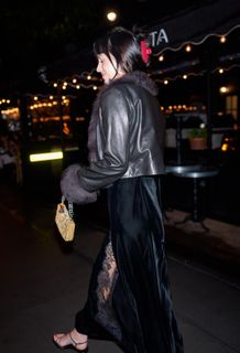 Dakota Johnson feet photo 3