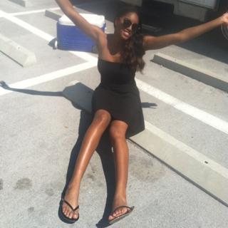Damaris Lewis feet photo 20