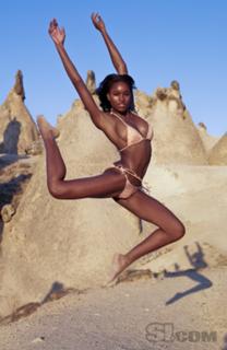 Damaris Lewis feet photo 13