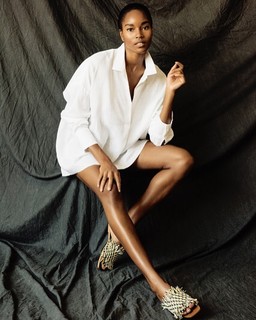 Damaris Lewis feet photo 11
