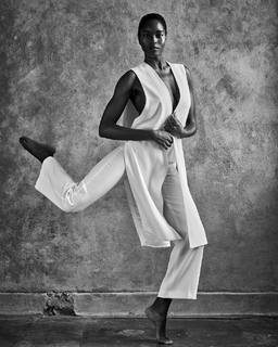 Damaris Lewis feet photo 16