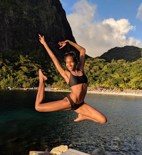 Damaris Lewis feet photo 13