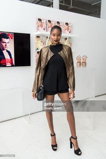 Damaris Lewis feet photo 18