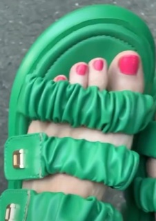 Damaris Phillips feet photo 11