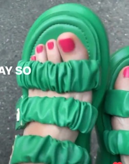 Damaris Phillips feet photo 10