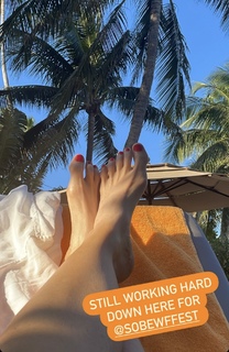 Damaris Phillips feet photo 9