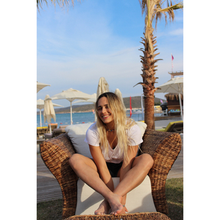 Damla Can feet photo 3
