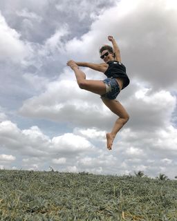 Damla Can feet photo 16