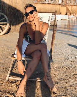 Damla Can feet photo 9