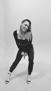 Damla Can feet photo 4