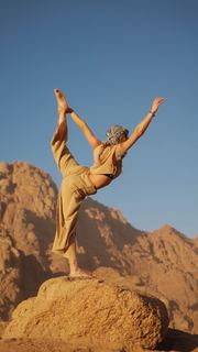 Damla Can feet photo 1