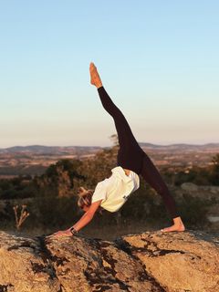 Damla Can feet photo 8