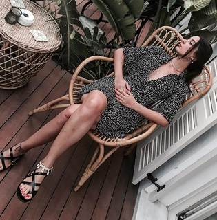 Damla Colbay feet photo 1