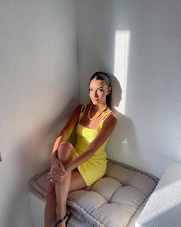 Damla Colbay feet photo 4