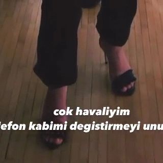 Damla Colbay feet photo 3
