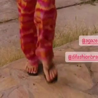 Damla Colbay feet photo 1