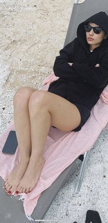 Damla Colbay feet photo 4