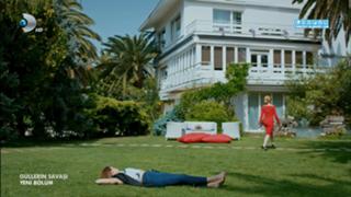 Damla Sönmez feet photo thumbnail