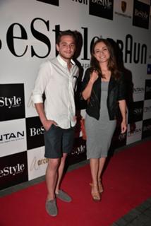 Damla Sönmez feet photo thumbnail