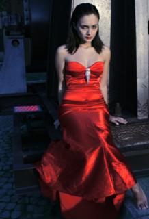 Damla Sönmez feet photo thumbnail