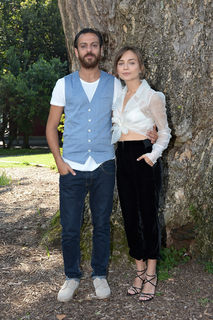 Damla Sönmez feet photo thumbnail