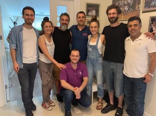 Damla Sönmez feet photo thumbnail